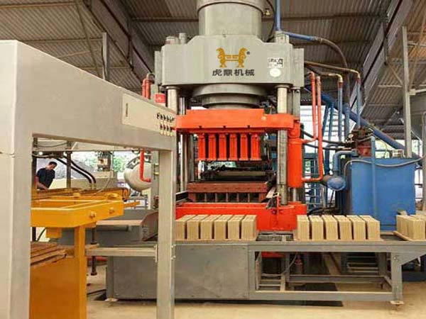 800噸水泥靜壓磚機