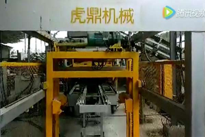 砂基透水磚機(jī)生產(chǎn)視頻 PC仿石磚機(jī)