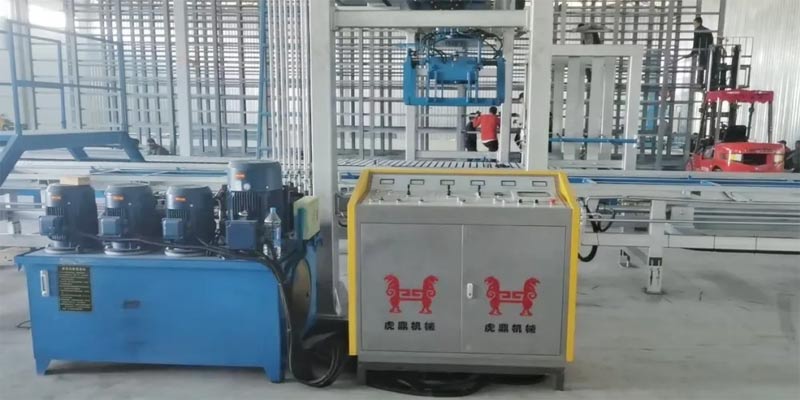 全自動砌塊成型機客戶現(xiàn)場