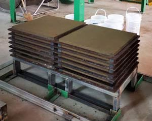 靜壓磚機生產超薄仿石 靜壓仿石磚機 PC磚靜壓機