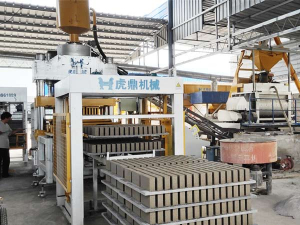 800噸全自動(dòng)靜壓磚機(jī)生產(chǎn)水泥標(biāo)磚